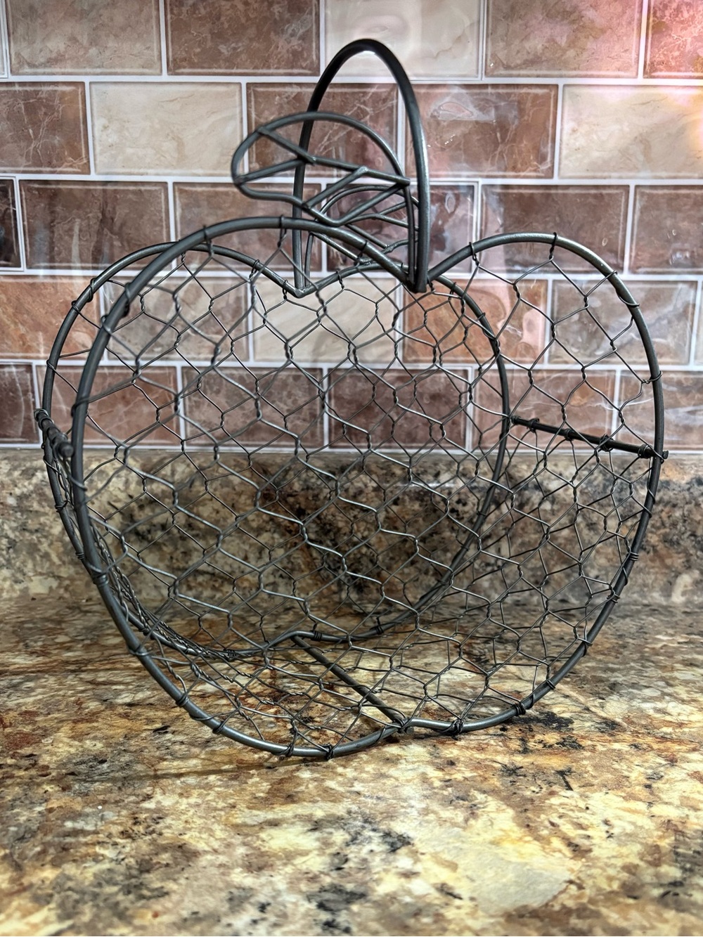 Wire Apple-Shaped Basket Organizer in Dark Gray Black